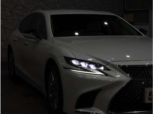 LEXUS LS500h 4WD