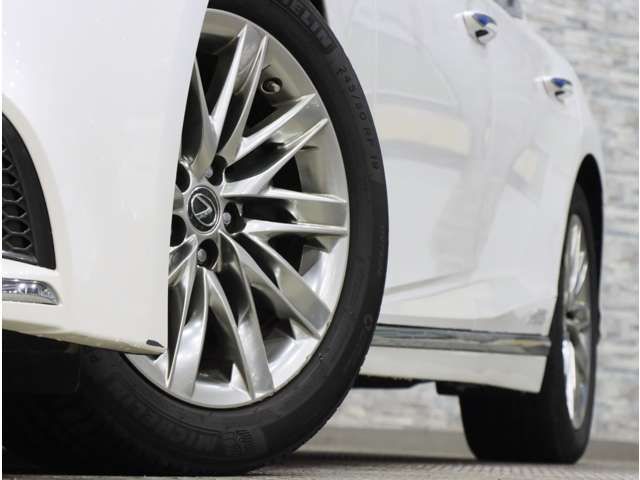 LEXUS LS500h 4WD