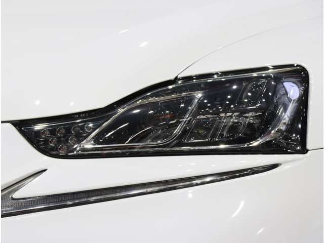 LEXUS IS200t