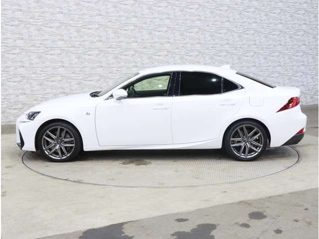 LEXUS IS200t