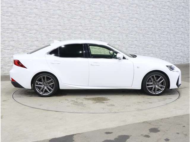 LEXUS IS200t