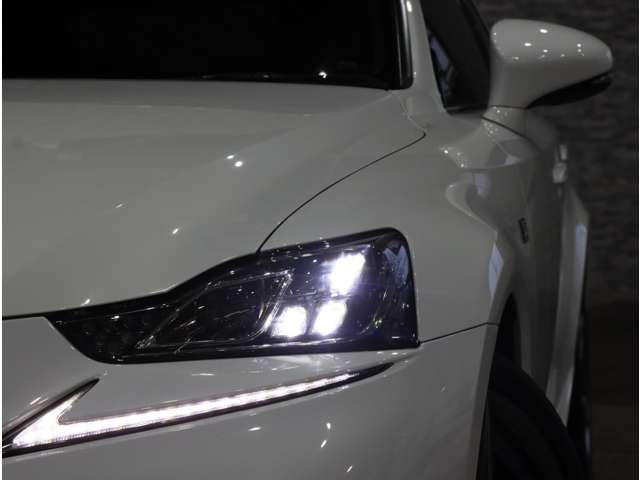 LEXUS IS200t