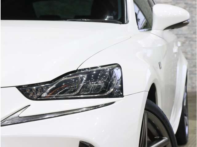 LEXUS IS200t