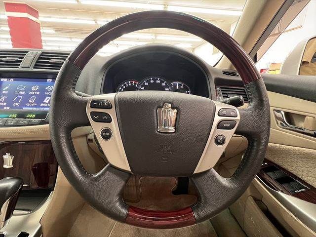 CROWN sedan