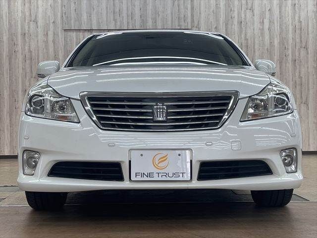 CROWN sedan