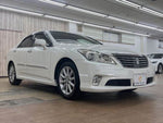 CROWN sedan
