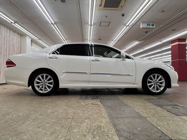 CROWN sedan