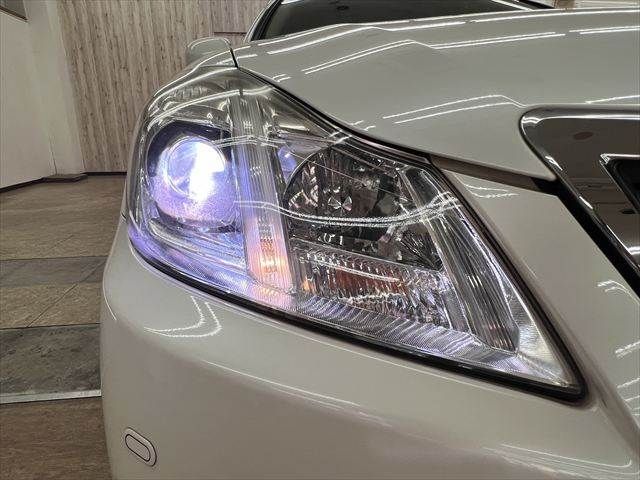 CROWN sedan