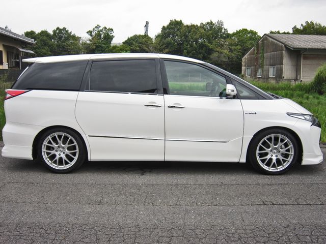 ESTIMA HYBRID 4WD