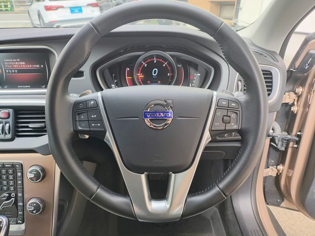 VOLVO V40 CROSS COUNTRY