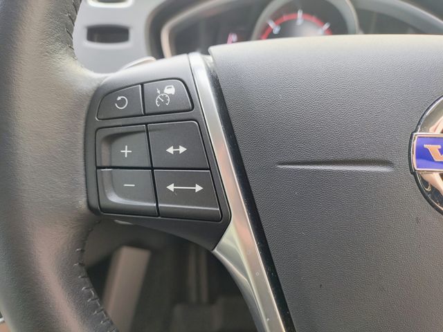 VOLVO V40 CROSS COUNTRY