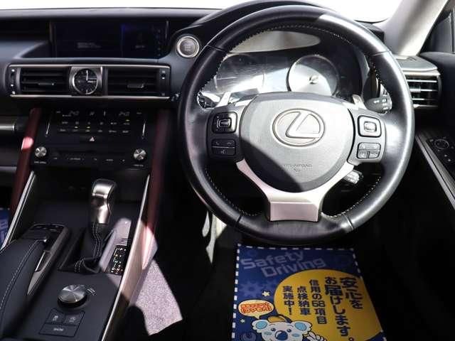 LEXUS IS200t