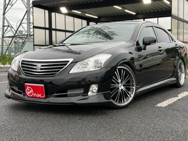 CROWN sedan