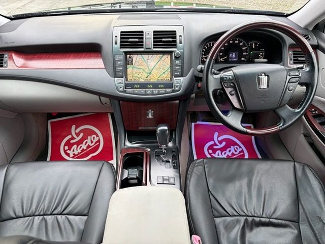 CROWN sedan