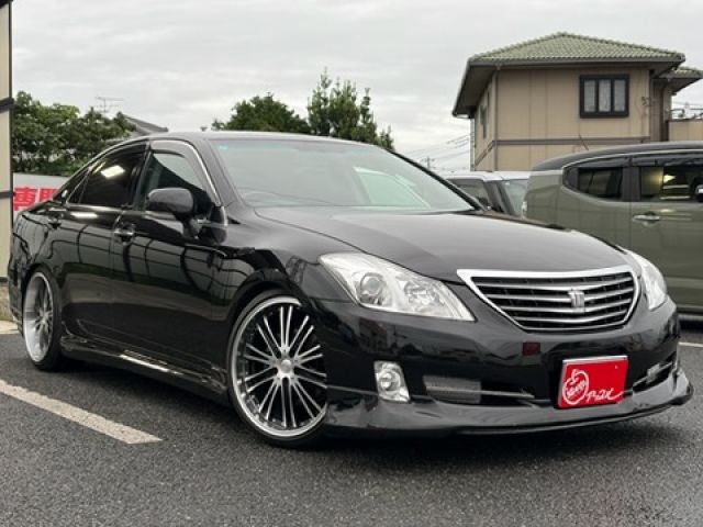 CROWN sedan