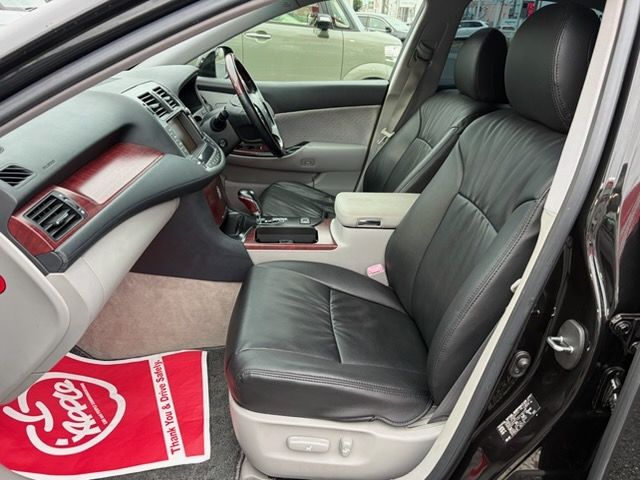 CROWN sedan