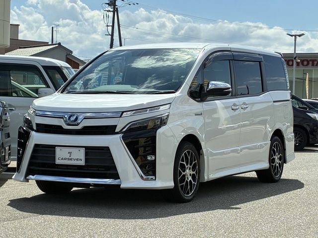 VOXY HYBRID