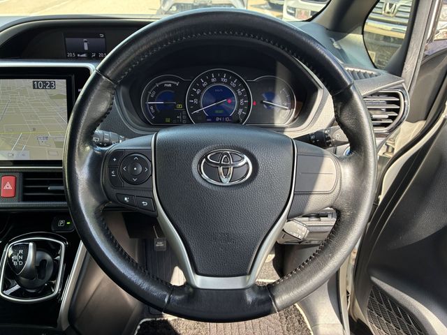 VOXY HYBRID