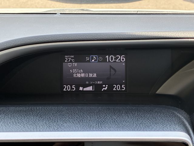 VOXY HYBRID
