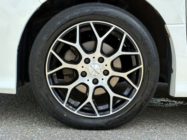 VOXY HYBRID