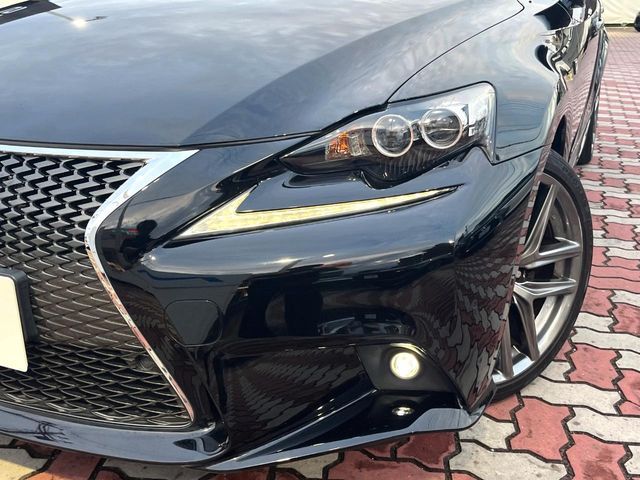 LEXUS IS300h