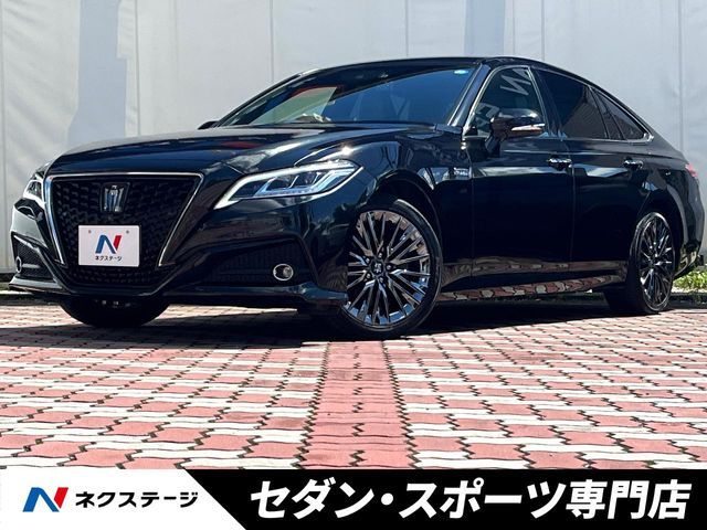 CROWN sedan hybrid
