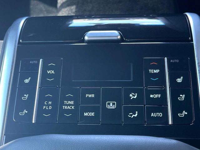 CROWN sedan hybrid