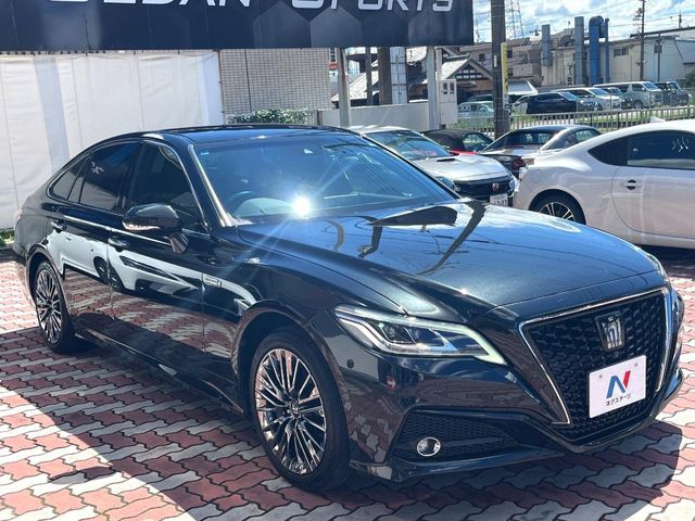 CROWN sedan hybrid