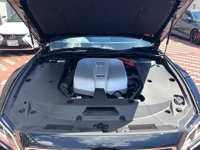 CROWN sedan hybrid