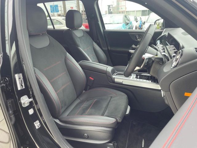 MERCEDES BENZ GLB