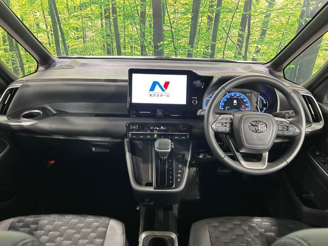 VOXY HYBRID 4WD