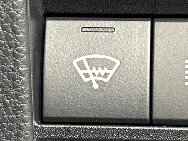 VOXY HYBRID 4WD