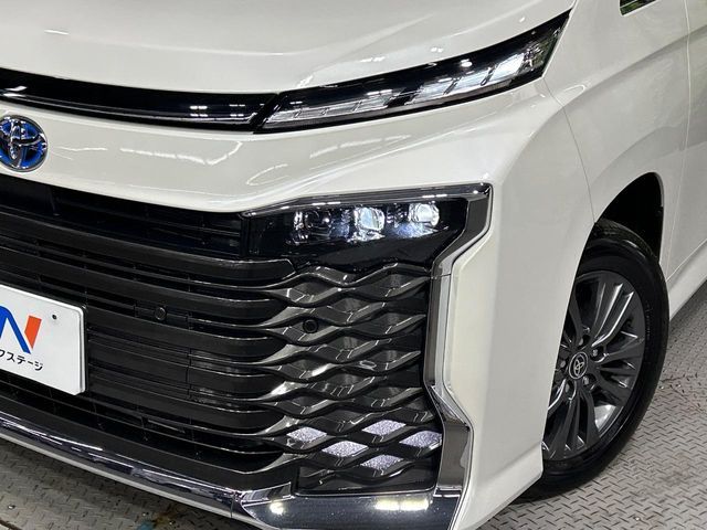 VOXY HYBRID 4WD