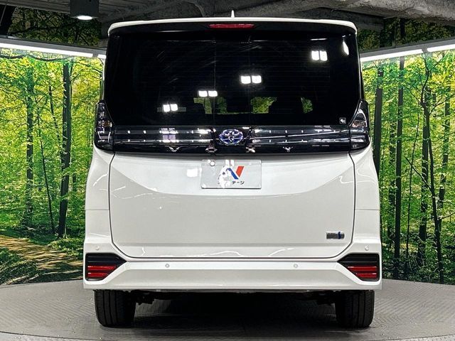 VOXY HYBRID 4WD