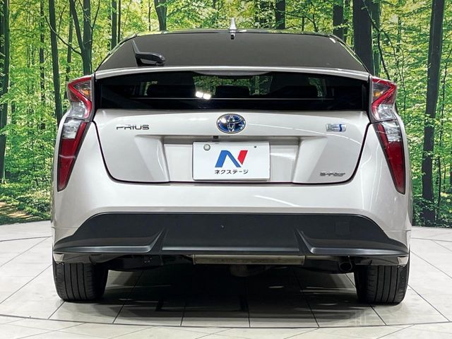 PRIUS 4WD