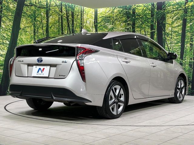 PRIUS 4WD