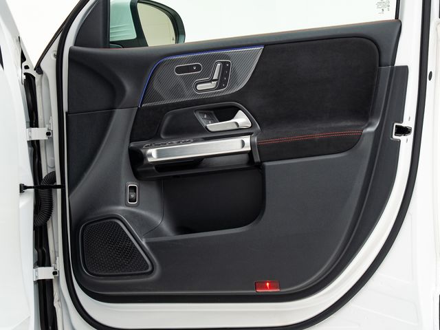 MERCEDES BENZ GLB