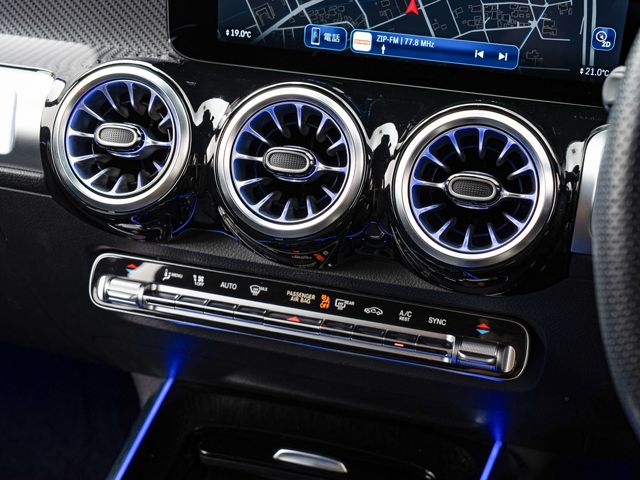 MERCEDES BENZ GLB