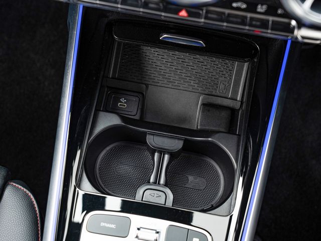 MERCEDES BENZ GLB