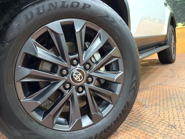 LANDCRUISER 250