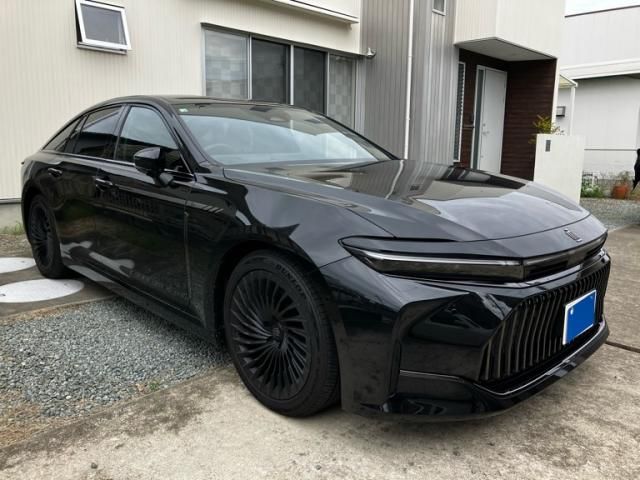 CROWN sedan hybrid