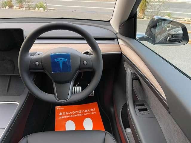 TESLA MODEL Y