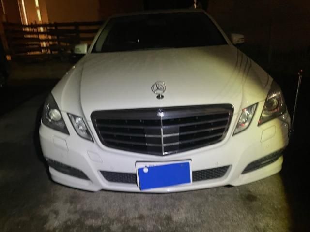 MERCEDES BENZ E class sedan