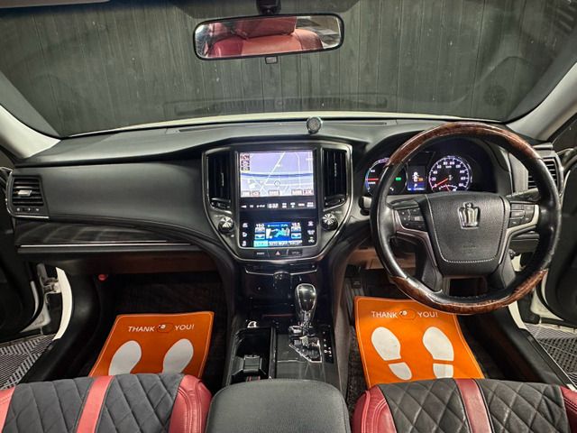 CROWN sedan hybrid