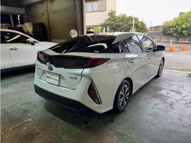 PRIUS PHV