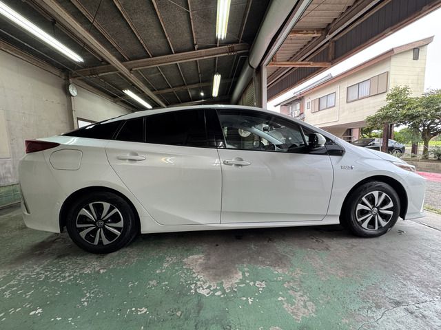 PRIUS PHV