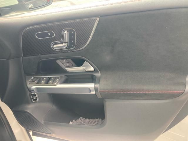 MERCEDES BENZ GLB