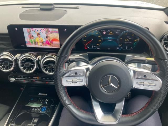 MERCEDES BENZ GLB