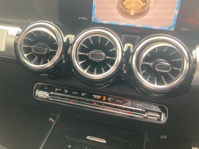 MERCEDES BENZ GLB