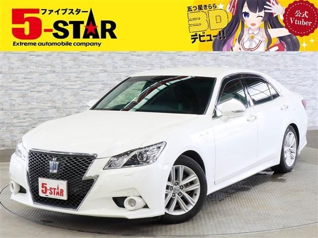 CROWN sedan hybrid